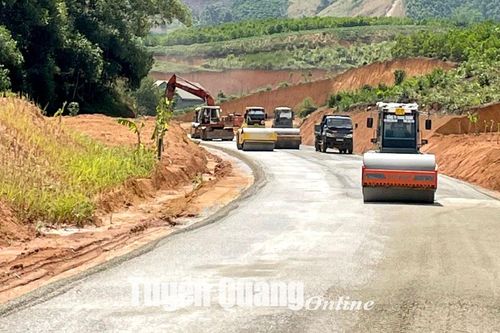 Giá vật liệu xây dựng tăng làm khó nhà thầu