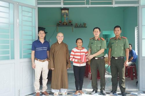 Chùa Bà Đa, tổ đình An Lạc bàn giao nhà tình nghĩa, tình thương tại Đà Nẵng và Hà Tĩnh