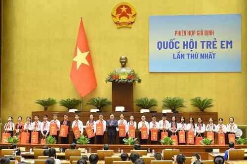 Quan tâm, lắng nghe và giải quyết những nguyện vọng, kiến nghị của trẻ em