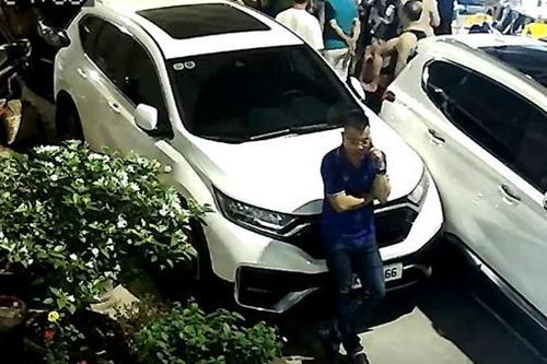 Truy tìm nhóm côn đồ ngang nhiên hành hung người giữa phố
