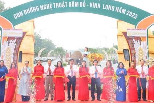 Khai mạc 'Con đường nghệ thuật gốm đỏ Vĩnh Long'