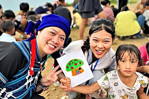 'Tủ sách hạnh phúc' ở vùng cao biên giới Bát Xát