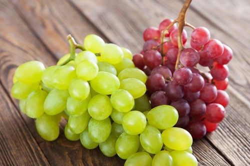 Nho xanh và nho đỏ, ăn cái nào tốt cho sức khỏe hơn?