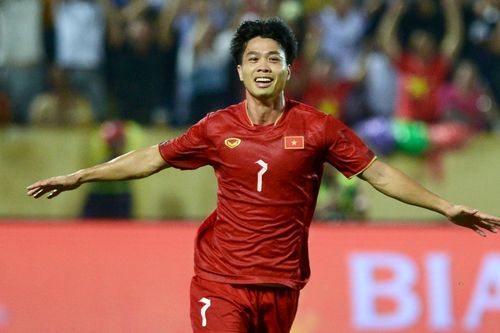 Xem Công Phượng dứt điểm tinh tế, tuyển Việt Nam dẫn Palestine 1-0