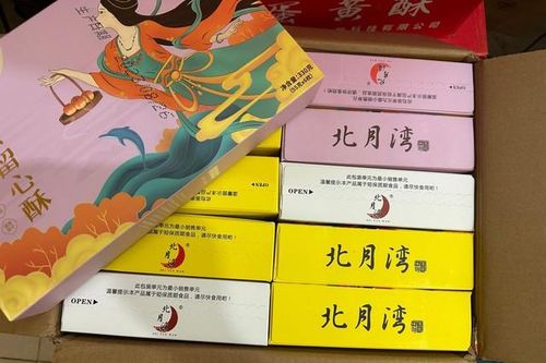 Trước thềm Tết Trung thu, tiểu thương công khai rao bán hàng ngàn bánh Trung thu nhập lậu nước ngoài