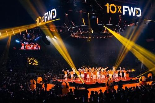 Bảo hiểm FWD tri ân khách hàng với show đại nhạc hội hoành tráng