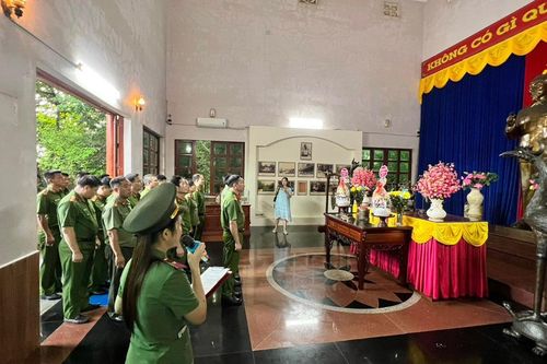 Hành trình về nguồn ý nghĩa của Công an quận Hoàng Mai