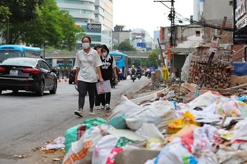 Ngổn ngang tại khu vực giải phóng mặt bằng nút giao Chùa Bộc - Thái Hà