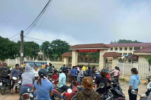 Đầu năm học, 'nặng gánh' với các khoản thu