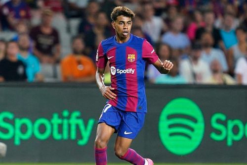 Lamine Yamal đang tấn công những kỉ lục, từ Barca tới ĐT Tây Ban Nha