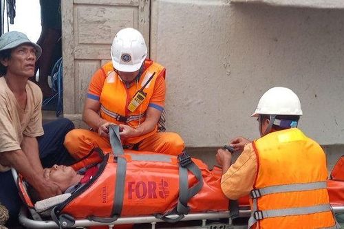 Cứu nạn kịp thời ngư dân bị tai biến trên biển