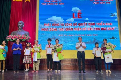Phát động chương trình 'Hải quân nhận đỡ đầu con ngư dân' tại Bến Tre