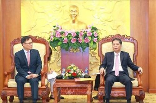 Trưởng Ban Kinh tế Trung ương Trần Tuấn Anh tiếp Đại sứ Hàn Quốc tại Việt Nam