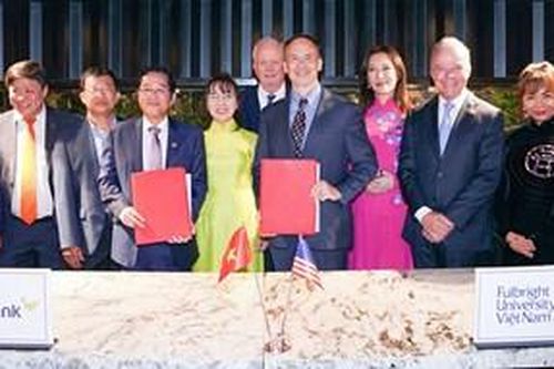 Đại học Fulbright Việt Nam và HDBank ký kết cung cấp vốn đối ứng nhân chuyến thăm của Tổng thống Mỹ Joe Biden tới Việt Nam