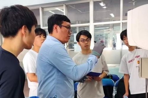 Tại sao học sinh TP. HCM chưa mặn mà với các cao đẳng, trung cấp, cơ sở giáo dục nghề nghiệp?