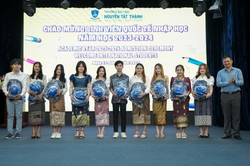 44 sinh viên Lào, Campuchia nhập học Trường Đại học Nguyễn Tất Thành