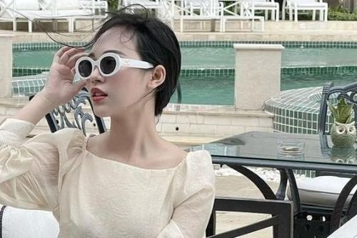 Sao Việt: Huyền Lizzie khoe vai trần sexy, Á hậu Trịnh Thùy Linh đón tuổi 21