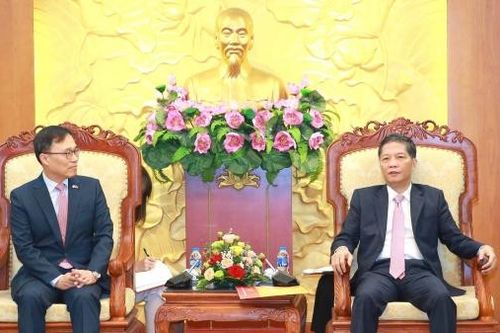 Trưởng ban Kinh tế Trung ương tiếp Đại sứ Hàn Quốc tại Việt Nam