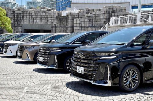 'Chuyên cơ mặt đất' Toyota Alphard 2024 cháy hàng, đại lý phải ngừng nhận cọc
