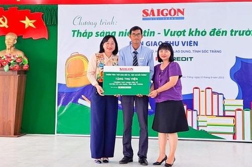 Báo Sài Gòn giải phóng bàn giao thư viện và trao học bổng cho Trường THPT Đoàn Văn Tố