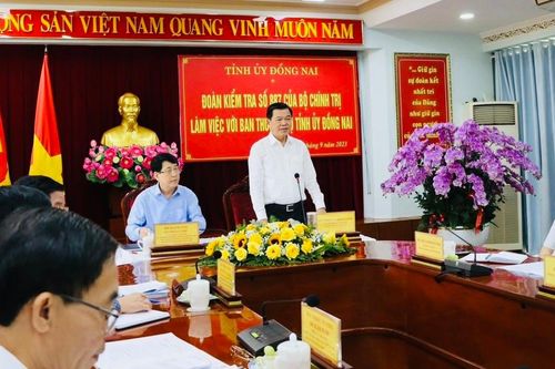 Đại tướng Lương Cường cùng đoàn kiểm tra của Bộ Chính trị làm việc với Ban Thường vụ tỉnh ủy Đồng Nai
