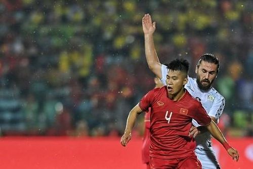 Tuyển thủ Việt Nam gãy xương mác chỉ sau 9 phút ra mắt