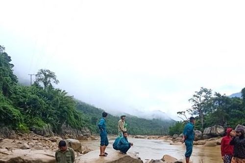Lật bè khi đi hái măng, người đàn ông tử vong