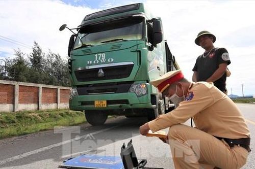Xử lý xe 'Hổ vồ' chở vượt tải trọng gần 50%, nhiều tài xế quay đầu né kiểm tra