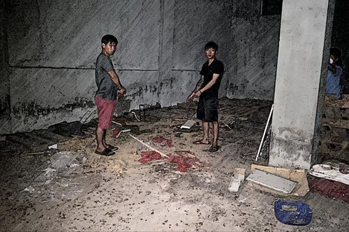 Đột nhập kho hàng trộm tài sản