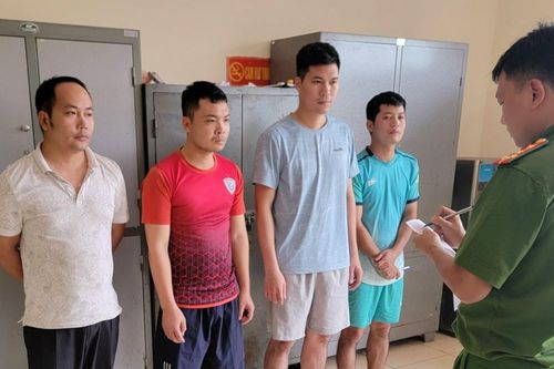 Bắt 5 nhân viên bốc xếp ở Nội Bài, phá khóa vali ký gửi để trộm cắp