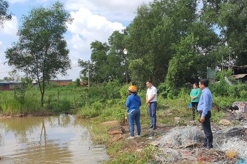 Hai anh em trai tử vong thương tâm dưới hồ nước khi bố mẹ vắng nhà