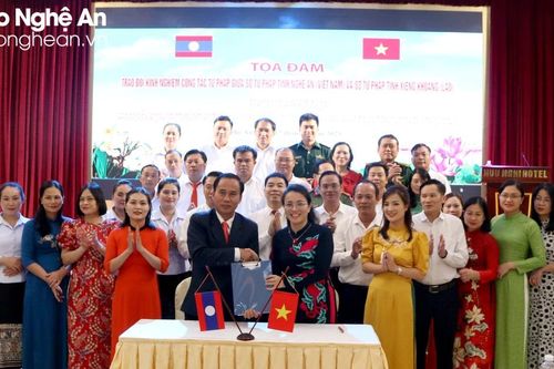 Ký kết Biên bản ghi nhớ Thỏa thuận hợp tác giữa 2 Sở Tư pháp Nghệ An và Xiêng Khoảng (Lào)