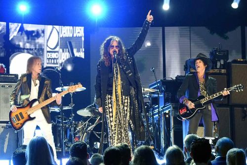Ban nhạc Aerosmith tạm dừng chuyến lưu diễn chia tay khán giả
