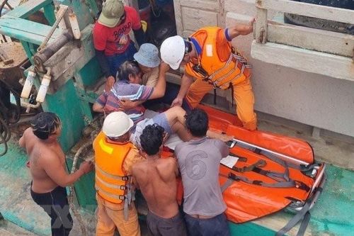 Cứu nạn thuyền trưởng bị tai biến nặng ngoài khơi vùng biển Côn Đảo