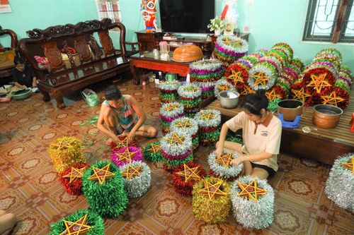 Rộn ràng Tết Trung thu ở 'làng đèn ông sao' lớn nhất miền Bắc