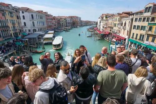 Venice 'cầu cứu' vì lần đầu tiên số giường cho du khách lớn hơn dân số trên đảo