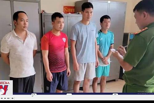 Bắt giữ 5 nhân viên bốc xếp hành lý ký gửi tại Sân bay Nội Bài
