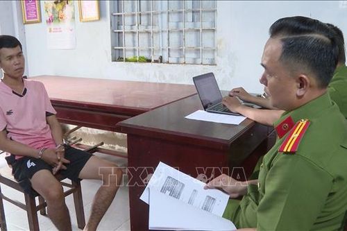 Dùng vật nghi là súng tấn công 'bạn nhậu' gây thương tích