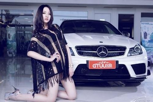 Mỹ nhân gợi cảm bên xế hộp Mercedes C63 AMG BS
