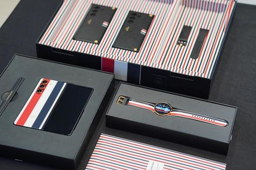 100 BST Galaxy Z Fold5 Thom Browne cháy hàng 'tích tắc' trong 10 phút mở bán