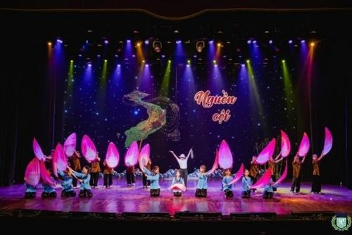 Chương trình nghệ thuật chủ đề quê hương, đất nước giúp học sinh hun đúc tình yêu văn hóa truyền thống