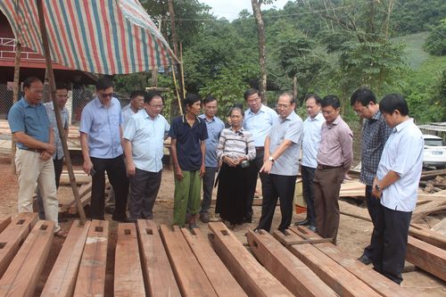 Kiểm tra việc làm nhà ở cho hộ nghèo tại huyện Mường Chà