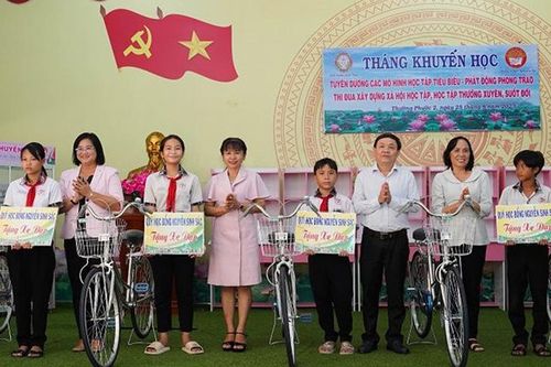 Góp sức hỗ trợ học sinh có hoàn cảnh khó khăn đến trường