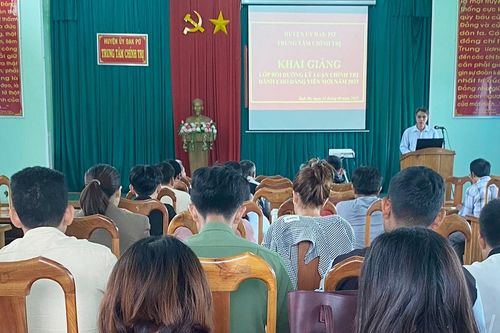 Đak Pơ: Bồi dưỡng lý luận chính trị cho 78 đảng viên mới