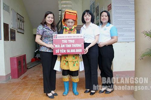 Bàn giao nhà mái ấm tình thương cho hội viên phụ nữ có hoàn cảnh đặc biệt khó khăn