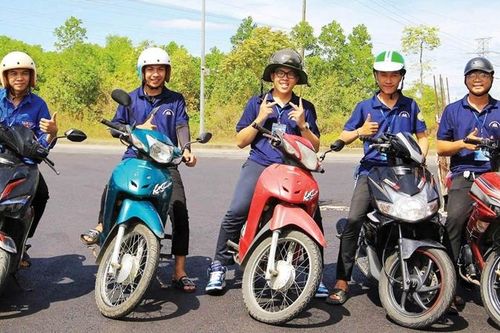 Đội xe ôm '0 đồng' của Trường đại học Luật Huế