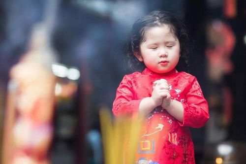 Có nên cho trẻ sơ sinh đến chùa nghe kinh