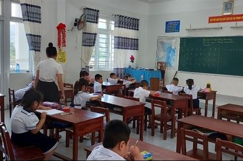 Mới có 9/54 học sinh ở thôn Nam Yên đến trường