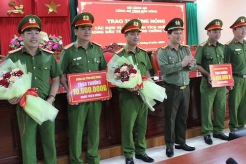 Đắk Nông: Thưởng nóng các đơn vị bắt giữ nhóm đối tượng mua bán 3 bánh heroin