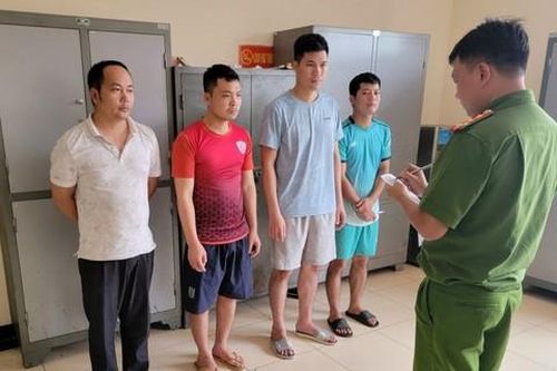 Khởi tố 5 nhân viên chuyên trộm cắp hành lý tại sân bay Nội Bài